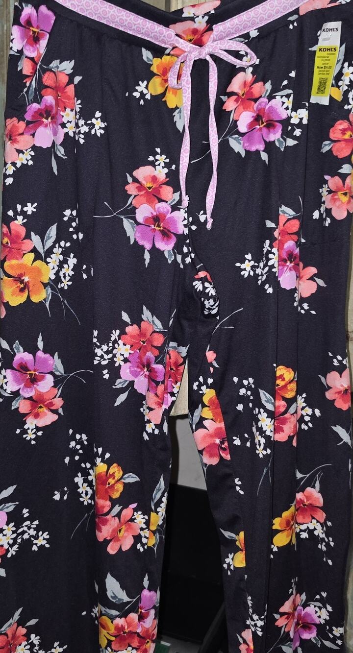 Cuddl Duds Small Pajama Pant NWT Black Floral Capri pockets